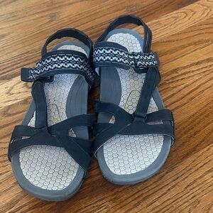 Bear Traps Black and Gray Sandals - size 8